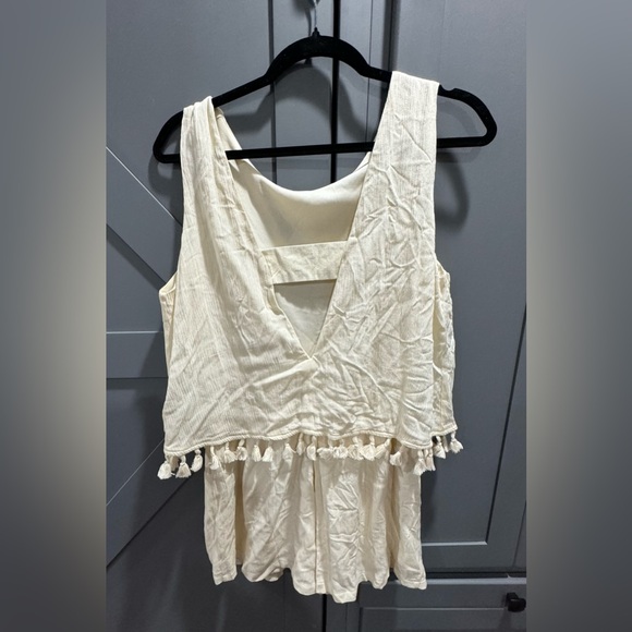 NWT cream shorts romper with tassels - cute back - Picture 7 of 10